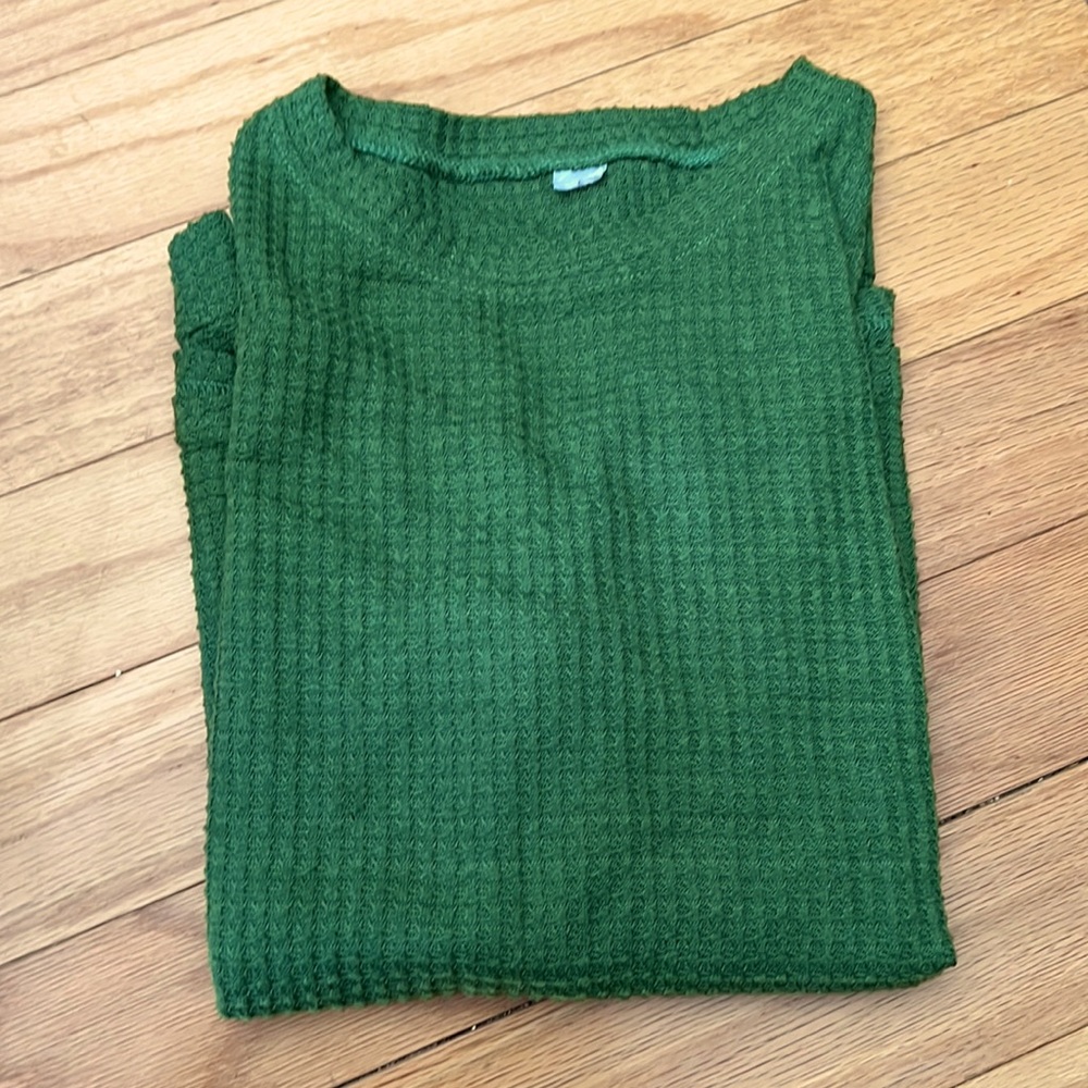 $4 (bundle only minimum $10) - Olive green waffle-print long-sleeved tee shirt